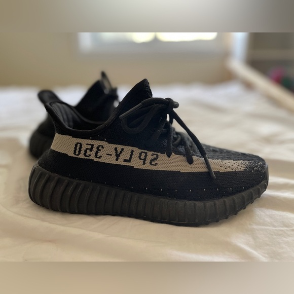 Adidas Yeezy 350 V2 Core Black/White, Women’s size 5 US - Picture 2 of 7